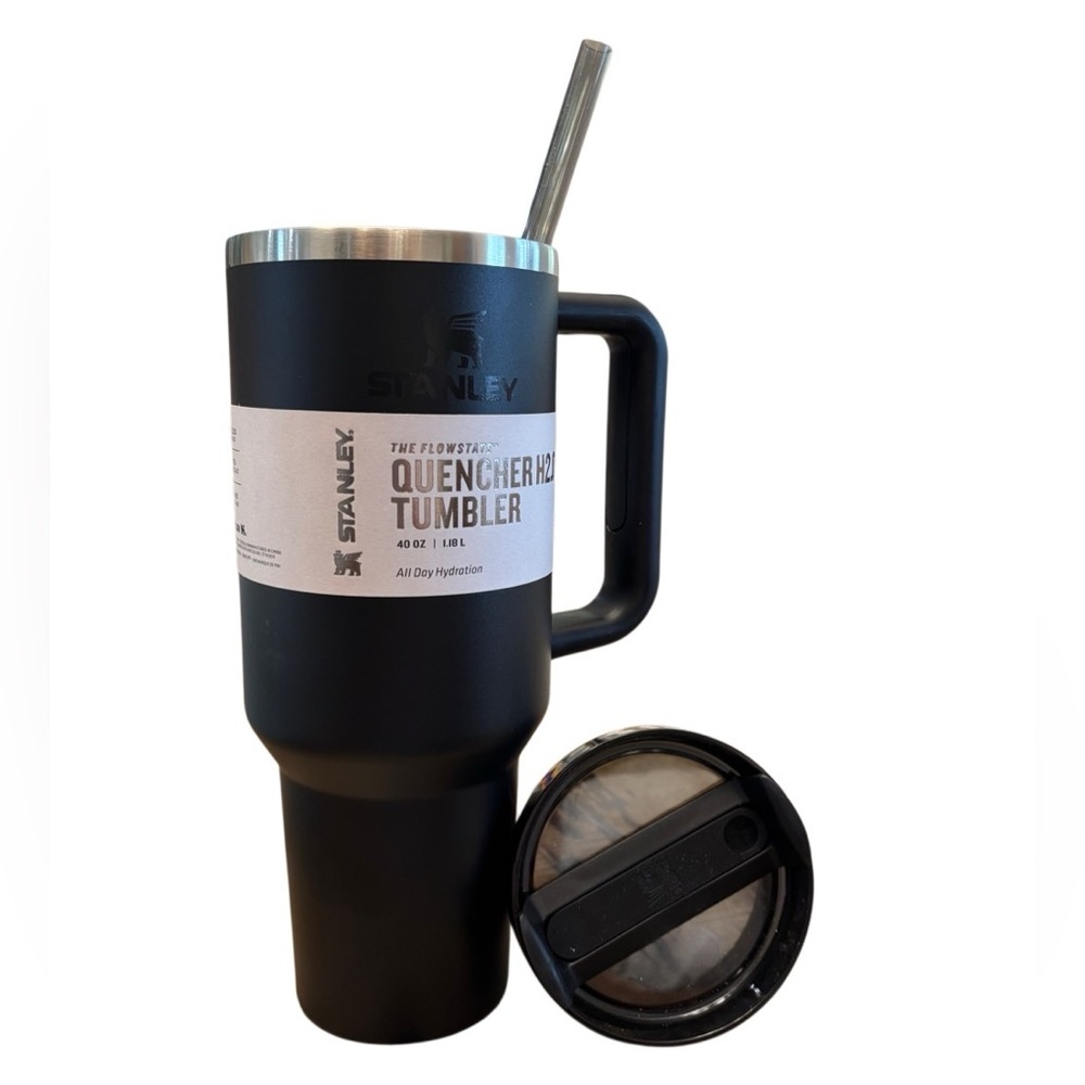 NIB Stanley Quencher H2.0 FlowState Tumbler 40oz Matte Black w/ Straw & Lid
